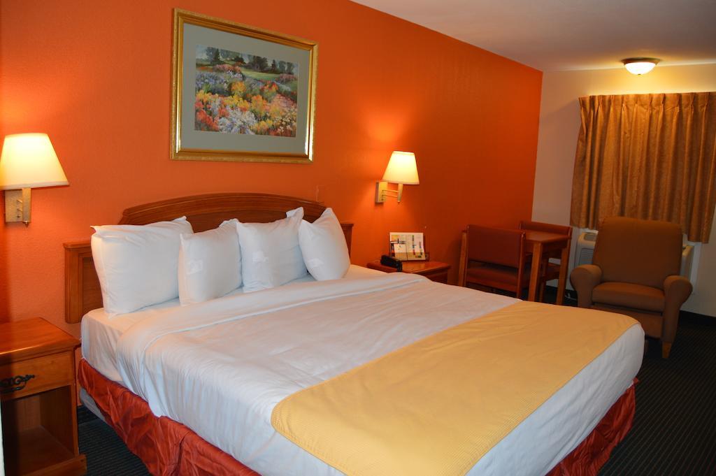 Americas Best Value Inn Gainesville Tx Room photo